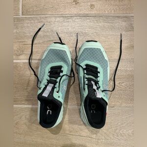 Cloud ON Cloudultra trail running shoe mint green color called vine|meadow  EUC
